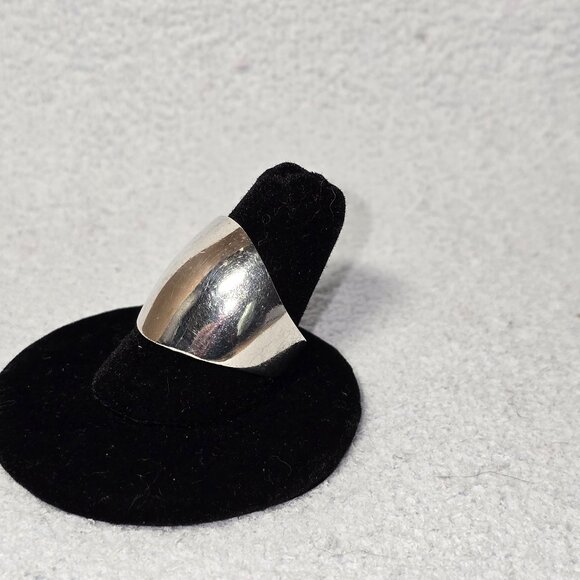 Lia Sophia Silver Screen Dome Ring (Silver Tone) - Picture 3 of 9